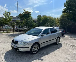 Vooraanzicht van een huurauto Skoda Octavia in Tirana, Albanië ✓ Auto #4473. ✓ Transmissie Automatisch TM ✓ 0 beoordelingen.