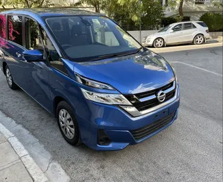 Vooraanzicht van een huurauto Nissan Serena in Limassol, Cyprus ✓ Auto #4465. ✓ Transmissie Automatisch TM ✓ 1 beoordelingen.