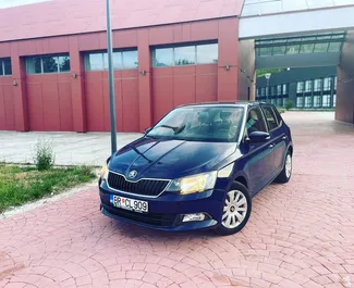 Vooraanzicht van een huurauto Skoda Fabia in Becici, Montenegro ✓ Auto #4496. ✓ Transmissie Automatisch TM ✓ 0 beoordelingen.