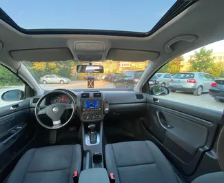 Verhuur Volkswagen Golf 5. Economy, Comfort Auto te huur in Albanië ✓ Borg van Zonder Borg ✓ Verzekeringsmogelijkheden TPL, CDW, Diefstal, Buitenland.