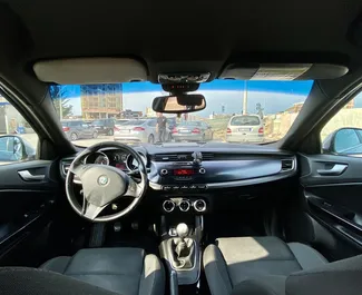 Verhuur Alfa Romeo Giulietta. Economy, Comfort Auto te huur in Albanië ✓ Borg van Borg van 100 EUR ✓ Verzekeringsmogelijkheden TPL, Diefstal, Buitenland.