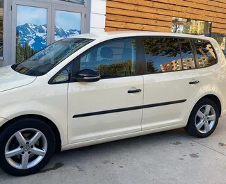 Autohuur Volkswagen Touran #4683 Automatisch in Tirana, uitgerust met 2,0L motor ➤ Van Aldi in Albanië.