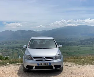 Vooraanzicht van een huurauto Volkswagen Golf Plus in Saranda, Albanië ✓ Auto #4558. ✓ Transmissie Handmatig TM ✓ 0 beoordelingen.