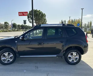 Vooraanzicht van een huurauto Dacia Duster in Tirana, Albanië ✓ Auto #4716. ✓ Transmissie Handmatig TM ✓ 0 beoordelingen.