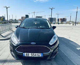 Vooraanzicht van een huurauto Ford Fiesta Ecoboost in Tirana, Albanië ✓ Auto #4718. ✓ Transmissie Handmatig TM ✓ 0 beoordelingen.