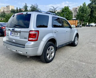 Benzine motor van 3,0L van Ford Escape 2012 te huur in Tbilisi.