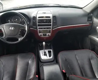 Hyundai Santa Fe 2009 beschikbaar voor verhuur in Tirana, met een kilometerlimiet van 250 km/dag.