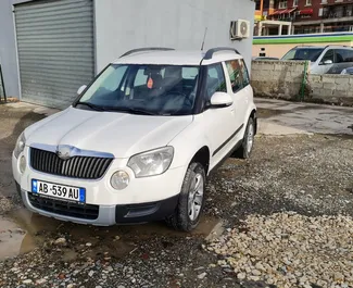 Vooraanzicht van een huurauto Skoda Yeti in Tirana, Albanië ✓ Auto #4507. ✓ Transmissie Handmatig TM ✓ 0 beoordelingen.