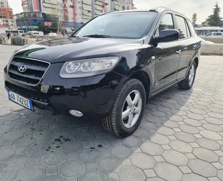 Vooraanzicht van een huurauto Hyundai Santa Fe in Tirana, Albanië ✓ Auto #4522. ✓ Transmissie Automatisch TM ✓ 0 beoordelingen.