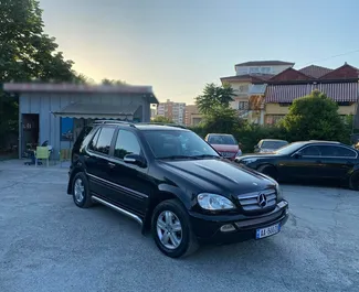 Vooraanzicht van een huurauto Mercedes-Benz ML250 in Tirana, Albanië ✓ Auto #4480. ✓ Transmissie Automatisch TM ✓ 0 beoordelingen.