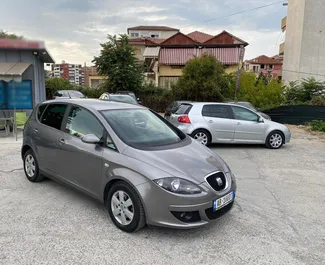Vooraanzicht van een huurauto Seat Altea in Tirana, Albanië ✓ Auto #4486. ✓ Transmissie Automatisch TM ✓ 0 beoordelingen.