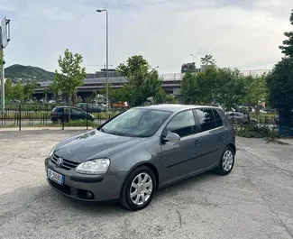 Vooraanzicht van een huurauto Volkswagen Golf in Tirana, Albanië ✓ Auto #4470. ✓ Transmissie Automatisch TM ✓ 0 beoordelingen.