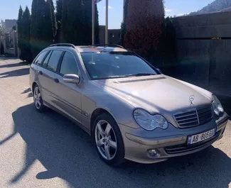 Vooraanzicht van een huurauto Mercedes-Benz C-Class in Tirana, Albanië ✓ Auto #4607. ✓ Transmissie Automatisch TM ✓ 1 beoordelingen.