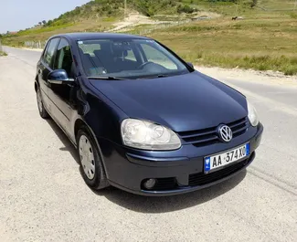 Vooraanzicht van een huurauto Volkswagen Golf in Tirana, Albanië ✓ Auto #4613. ✓ Transmissie Handmatig TM ✓ 1 beoordelingen.