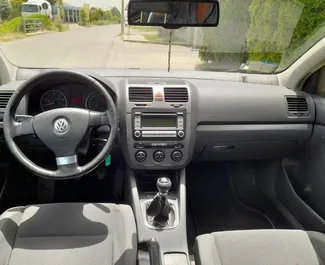 Verhuur Volkswagen Golf 5. Economy, Comfort Auto te huur in Albanië ✓ Borg van Borg van 100 EUR ✓ Verzekeringsmogelijkheden TPL, CDW, SCDW, FDW, Diefstal.