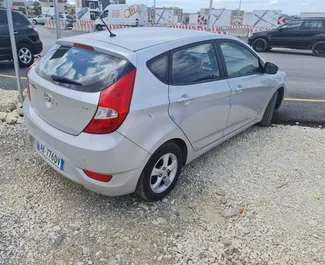 Verhuur Hyundai Accent. Economy Auto te huur in Albanië ✓ Borg van Borg van 300 EUR ✓ Verzekeringsmogelijkheden TPL, CDW, Buitenland.