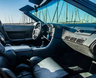 Interieur van Chevrolet Corvette te huur in Spanje. Een geweldige auto met 2 zitplaatsen en een Handmatig transmissie.