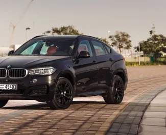 Vooraanzicht van een huurauto BMW X6 in Dubai, Verenigde Arabische Emiraten ✓ Auto #4945. ✓ Transmissie Automatisch TM ✓ 0 beoordelingen.