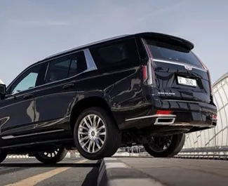 Vooraanzicht van een huurauto Cadillac Escalade in Dubai, Verenigde Arabische Emiraten ✓ Auto #4938. ✓ Transmissie Automatisch TM ✓ 0 beoordelingen.