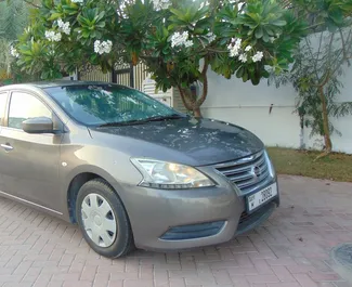 Vooraanzicht van een huurauto Nissan Sentra in Dubai, Verenigde Arabische Emiraten ✓ Auto #4960. ✓ Transmissie Automatisch TM ✓ 0 beoordelingen.