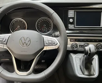 Autohuur Volkswagen Multivan 2022 in in Tsjechië, met Diesel brandstof en 148 pk ➤ Vanaf 124 EUR per dag.