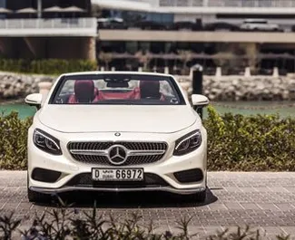 Vooraanzicht van een huurauto Mercedes-Benz S500 Cabrio in Dubai, Verenigde Arabische Emiraten ✓ Auto #4954. ✓ Transmissie Automatisch TM ✓ 0 beoordelingen.