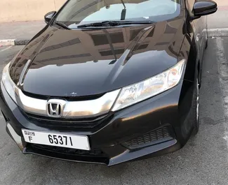 Vooraanzicht van een huurauto Honda City in Dubai, Verenigde Arabische Emiraten ✓ Auto #4957. ✓ Transmissie Automatisch TM ✓ 0 beoordelingen.