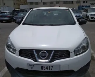 Vooraanzicht van een huurauto Nissan Qashqai in Dubai, Verenigde Arabische Emiraten ✓ Auto #4963. ✓ Transmissie Automatisch TM ✓ 1 beoordelingen.