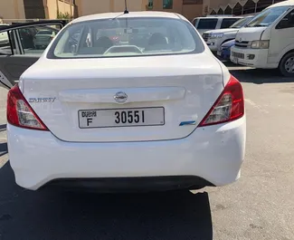 Autohuur Nissan Sunny 2018 in in de VAE, met Benzine brandstof en 130 pk ➤ Vanaf 104 AED per dag.