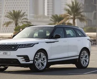 Vooraanzicht van een huurauto Land Rover Range Rover Velar in Dubai, Verenigde Arabische Emiraten ✓ Auto #4935. ✓ Transmissie Automatisch TM ✓ 0 beoordelingen.