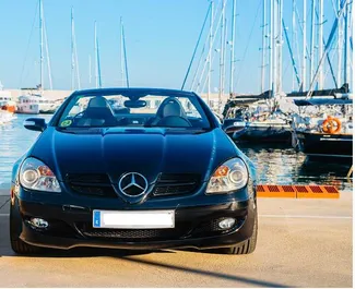 Interieur van Mercedes-Benz SLK Cabrio te huur in Spanje. Een geweldige auto met 2 zitplaatsen en een Automatisch transmissie.