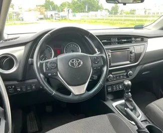 Autohuur Toyota Auris 2015 in in Spanje, met Benzine brandstof en 140 pk ➤ Vanaf 50 EUR per dag.