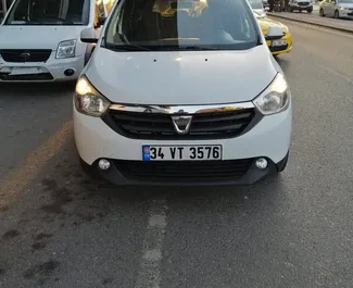 Diesel motor van 1,5L van Dacia Lodgy 2016 te huur op luchthaven Istanbul Sabiha Gokcen.