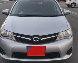 Vooraanzicht van een huurauto Toyota Corolla Fielder op de luchthaven van Paphos, Cyprus ✓ Auto #5025. ✓ Transmissie Handmatig TM ✓ 0 beoordelingen.