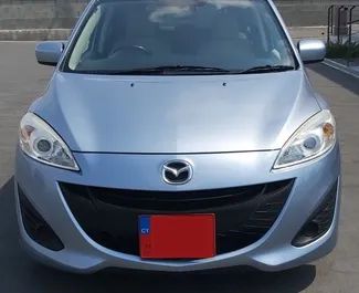 Vooraanzicht van een huurauto Mazda Premacy op de luchthaven van Paphos, Cyprus ✓ Auto #5029. ✓ Transmissie Automatisch TM ✓ 0 beoordelingen.