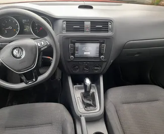 Gas motor van 2,0L van Volkswagen Jetta 2015 te huur in Tirana.