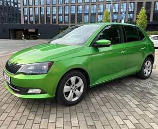 Vooraanzicht van een huurauto Skoda Fabia Praag, Tsjechië ✓ Auto #4892. ✓ Transmissie Automatisch TM ✓ 0 beoordelingen.