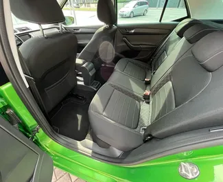 Verhuur Skoda Fabia. Economy Auto te huur in Tsjechië ✓ Borg van Borg van 350 EUR ✓ Verzekeringsmogelijkheden TPL, CDW, FDW.