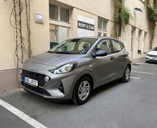 Vooraanzicht van een huurauto Hyundai i10 Praag, Tsjechië ✓ Auto #4788. ✓ Transmissie Automatisch TM ✓ 0 beoordelingen.