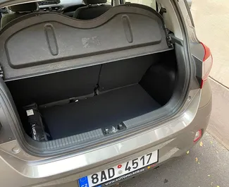 Hyundai i10 2023 beschikbaar voor verhuur Praag, met een kilometerlimiet van 400 km/dag.