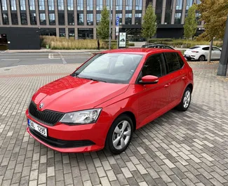 Vooraanzicht van een huurauto Skoda Fabia Praag, Tsjechië ✓ Auto #4891. ✓ Transmissie Handmatig TM ✓ 0 beoordelingen.