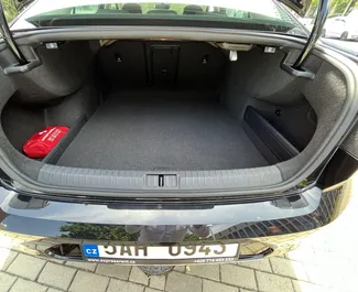 Diesel motor van 2,0L van Volkswagen Passat 2016 te huur Praag.