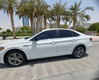 Vooraanzicht van een huurauto Volkswagen Jetta in Dubai, Verenigde Arabische Emiraten ✓ Auto #5121. ✓ Transmissie Automatisch TM ✓ 0 beoordelingen.