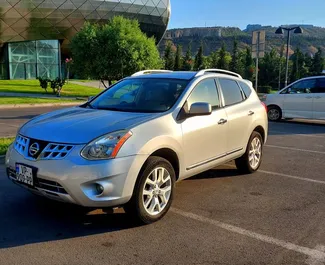 Benzine motor van 2,5L van Nissan Rogue 2011 te huur in Tbilisi.