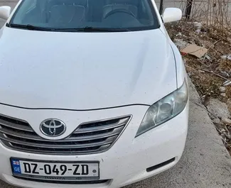 Vooraanzicht van een huurauto Toyota Camry in Tbilisi, Georgië ✓ Auto #5315. ✓ Transmissie Automatisch TM ✓ 0 beoordelingen.