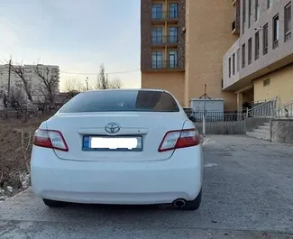 Toyota Camry 2007 beschikbaar voor verhuur in Tbilisi, met een kilometerlimiet van onbeperkt.