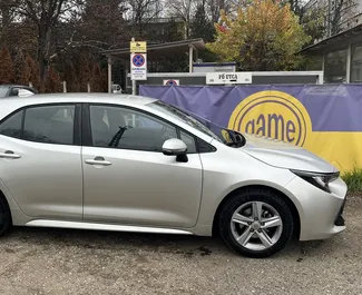 Vooraanzicht van een huurauto Toyota Corolla in Boedapest, Hongarije ✓ Auto #5063. ✓ Transmissie Automatisch TM ✓ 1 beoordelingen.