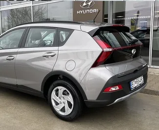 Autohuur Hyundai Bayon 2022 in in Slowakije, met Benzine brandstof en 100 pk ➤ Vanaf 36 EUR per dag.