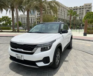 Vooraanzicht van een huurauto Kia Seltos in Dubai, Verenigde Arabische Emiraten ✓ Auto #5128. ✓ Transmissie Automatisch TM ✓ 1 beoordelingen.