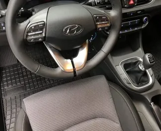 Verhuur Hyundai i30. Economy, Comfort Auto te huur in Oostenrijk ✓ Borg van Borg van 300 EUR ✓ Verzekeringsmogelijkheden TPL, CDW, SCDW, Diefstal, Jonge.